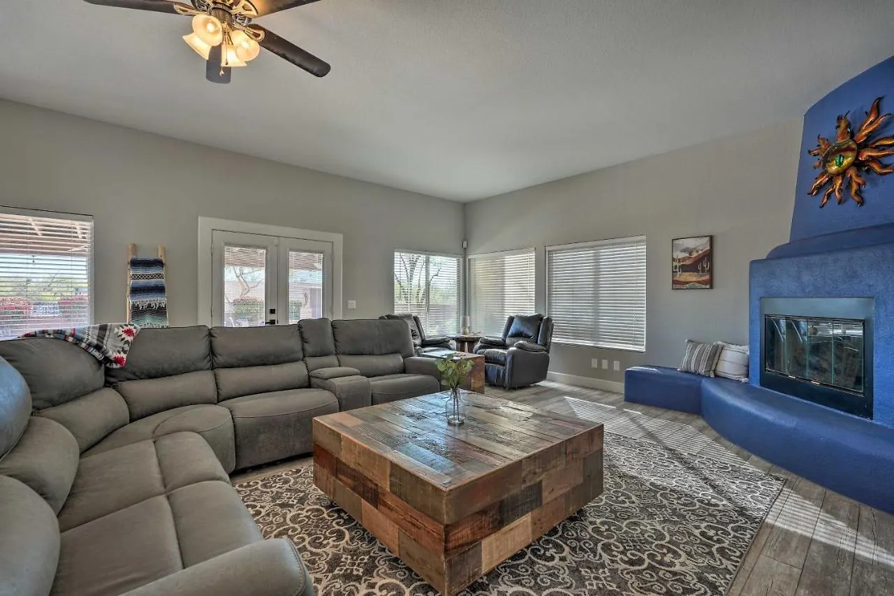 North Phoenix Desert Gem With Yard And Hot Tub! Ferienhaus
