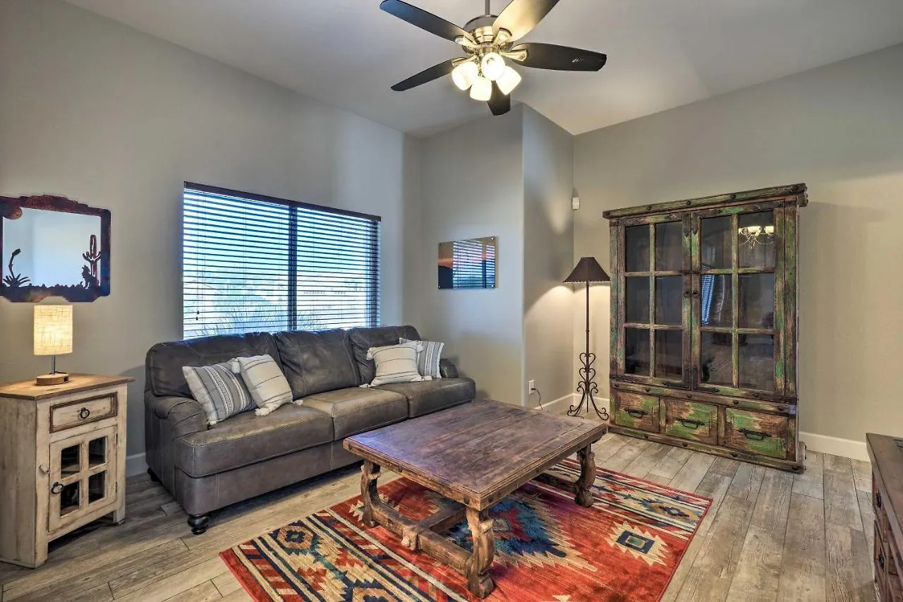 Ferienhaus North Phoenix Desert Gem With Yard And Hot Tub!