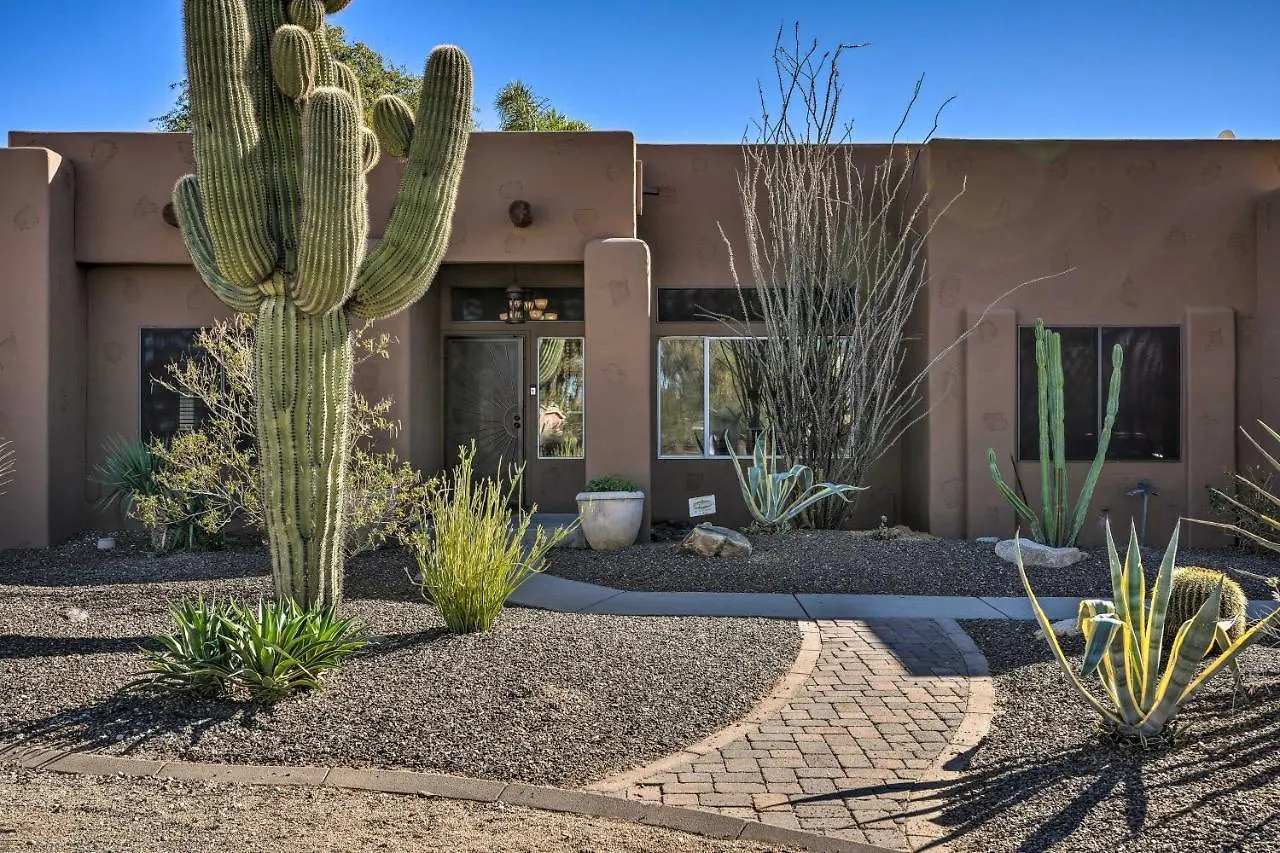 Ferienhaus North Phoenix Desert Gem With Yard And Hot Tub!